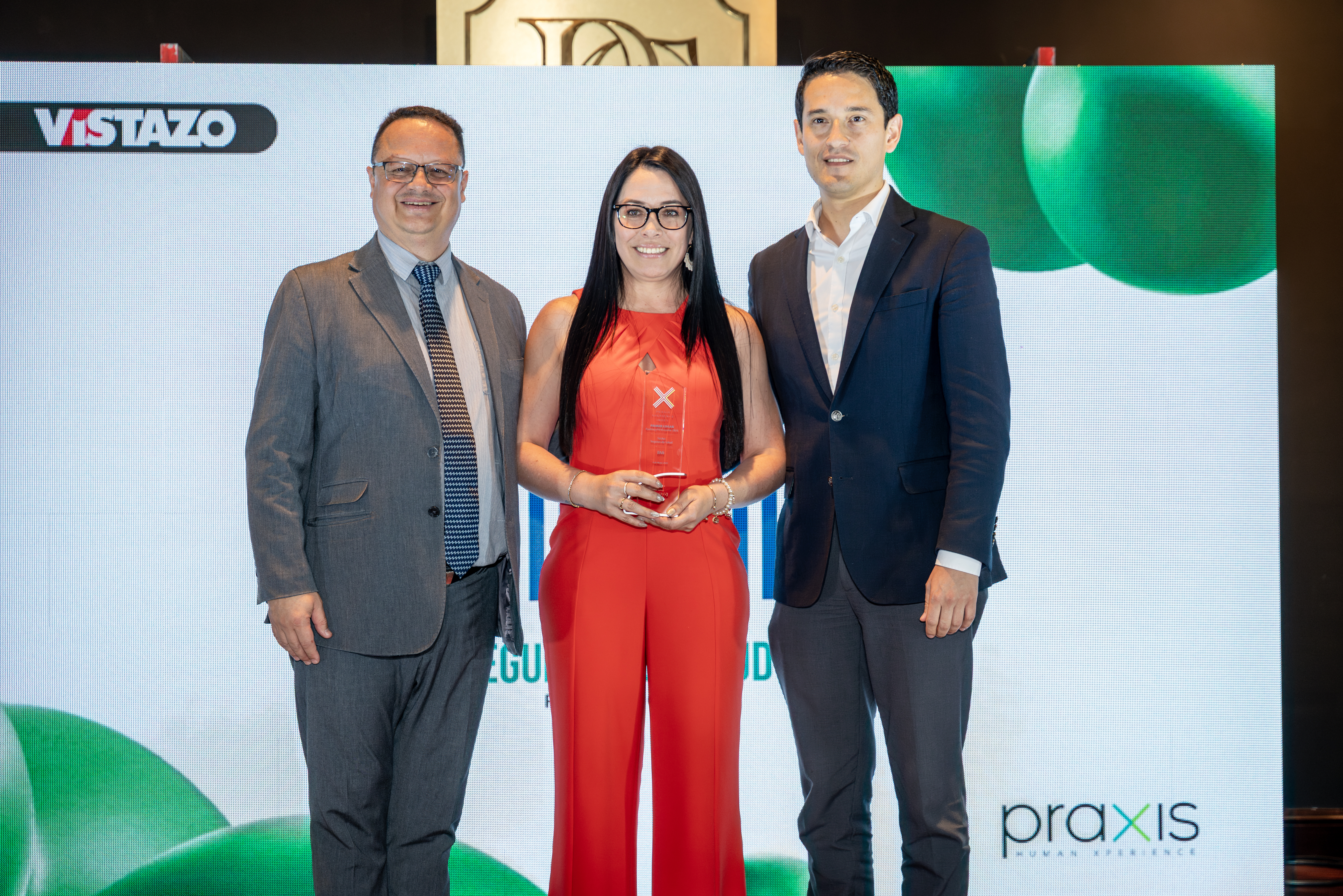 BMI Ecuador recibe reconocimiento de PXI - Praxis Experience Index por su destacada experiencia al cliente 