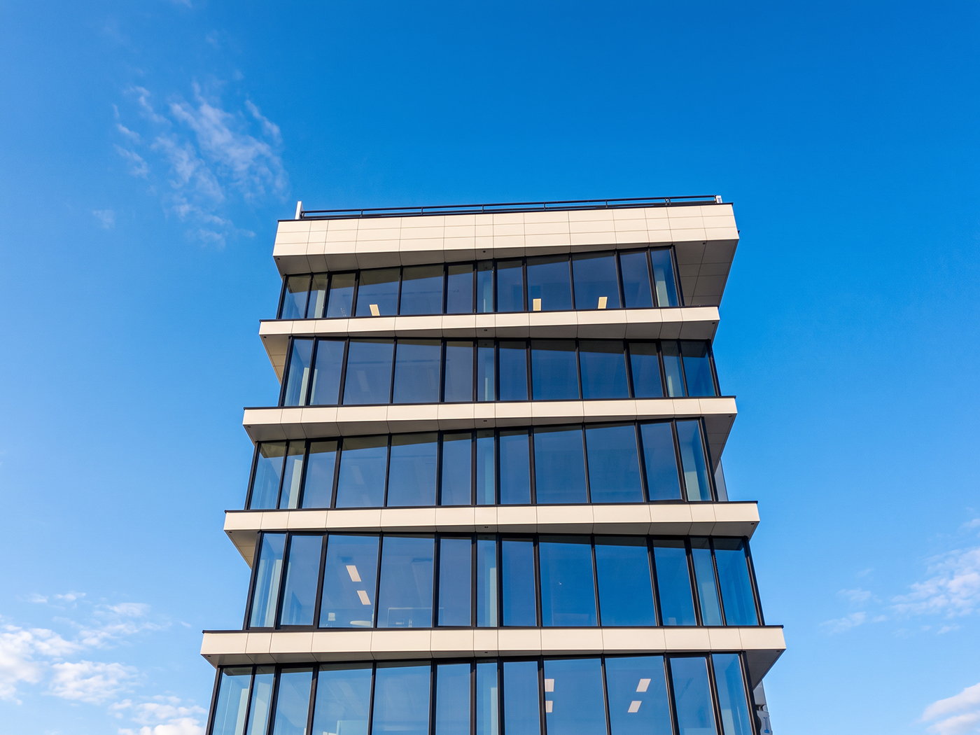 Edificio acristalado.
